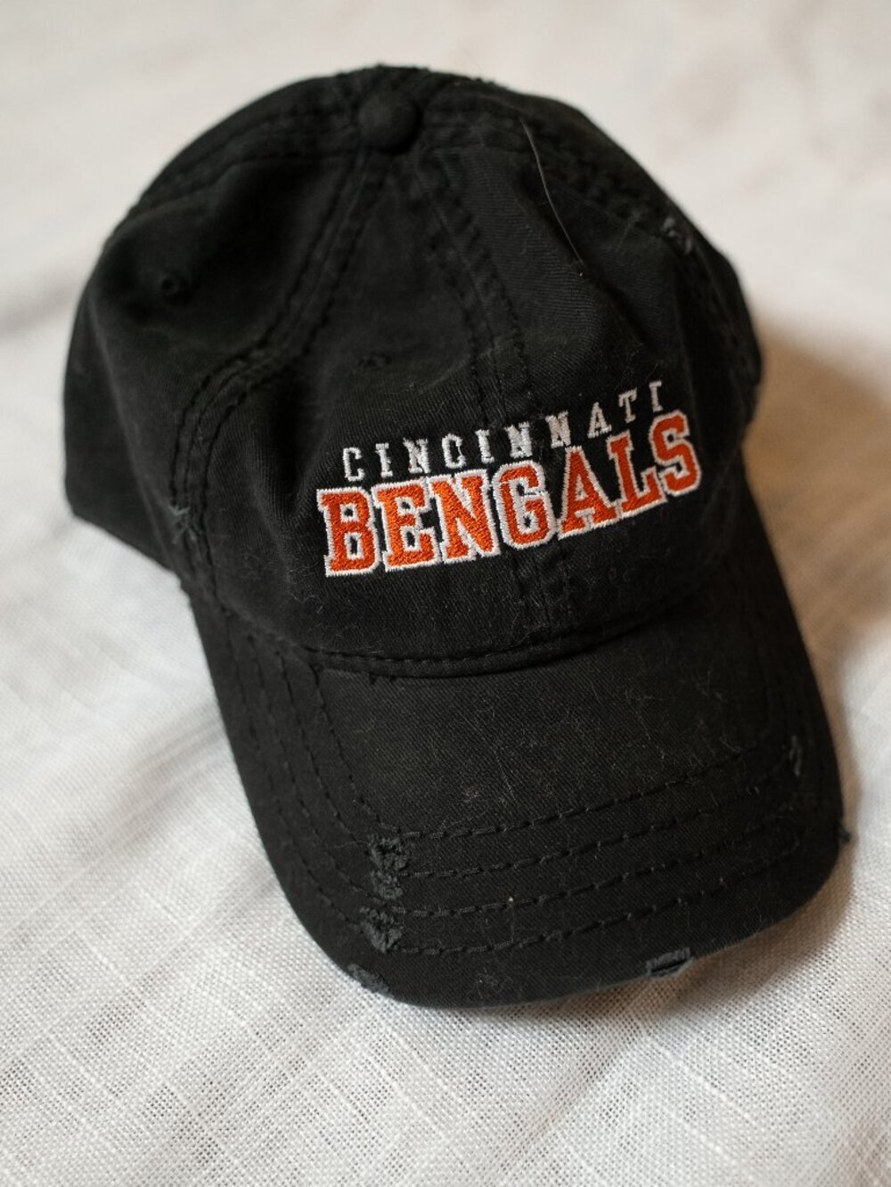 BRAND NEW Cincinnati Bengals Distressed Baseball Hat – Black Embroidered Hat - Picture 3 of 3